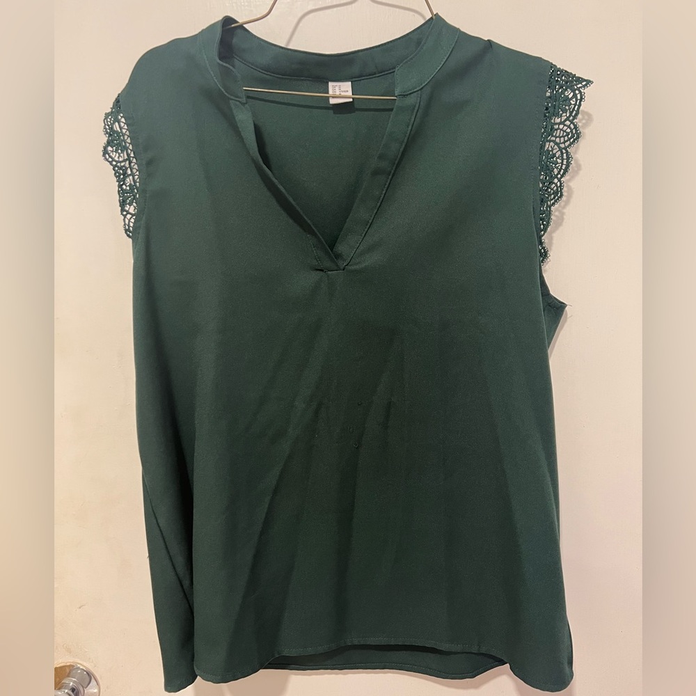 Green tank top/blouse. Size M.